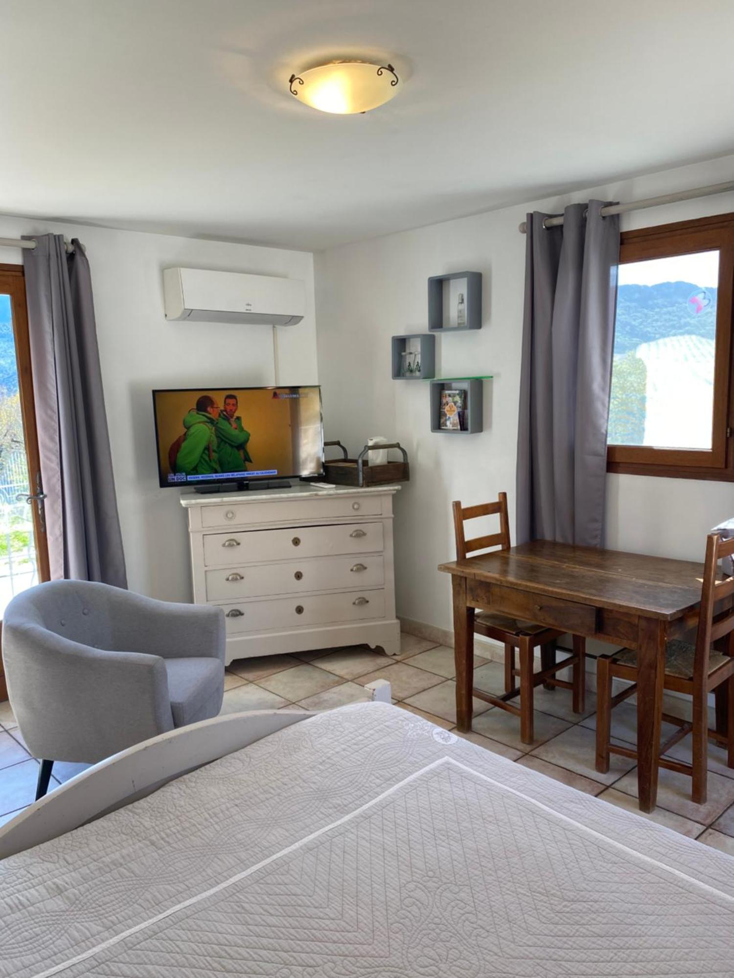 Chambre Une Fenetre Sur Le Ventoux La Clue Plaisians Exterior photo